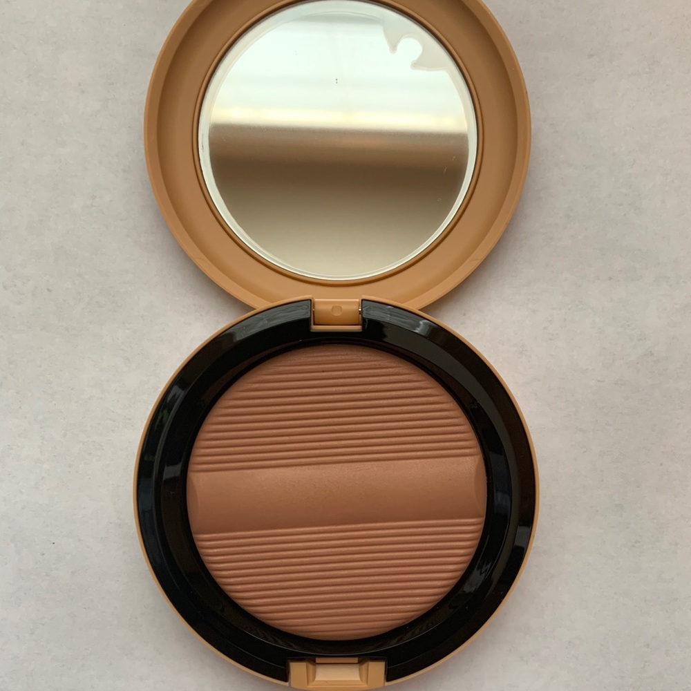 MAC Cosmetics “Golden Rinse” Bronzer